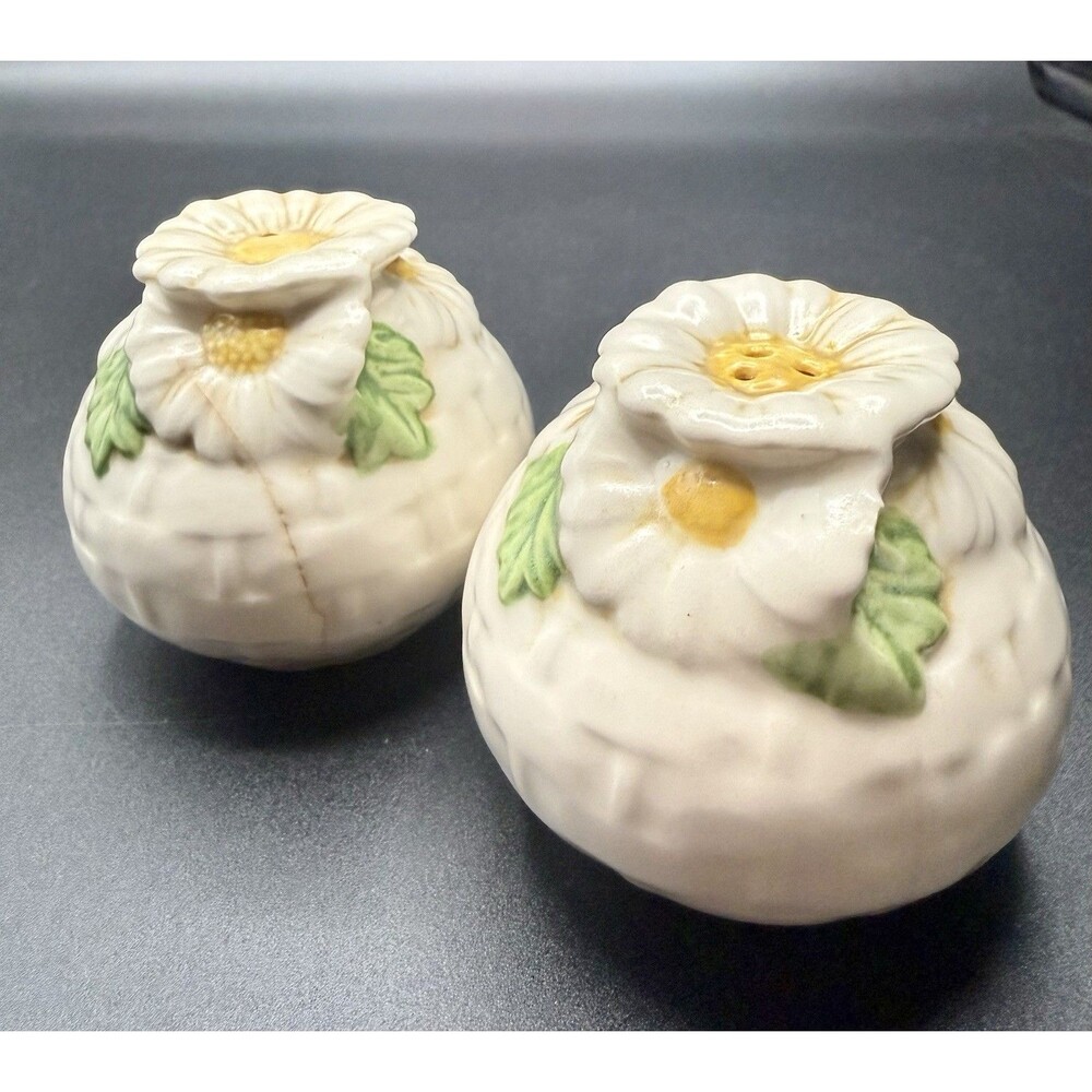 Vintage Metlox Poppytrail Daisy Salt & Pepper Shakers California Pottery Cottage